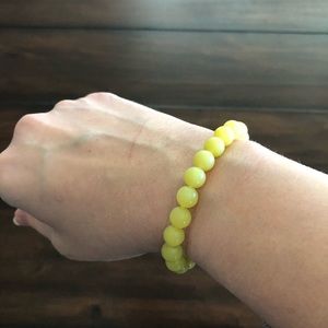 Light green beaded stretch bracelet
